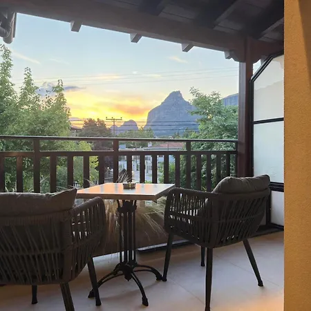 Polyzos Luxury Meteora #3 - Adults Friendly アパート カランバカ